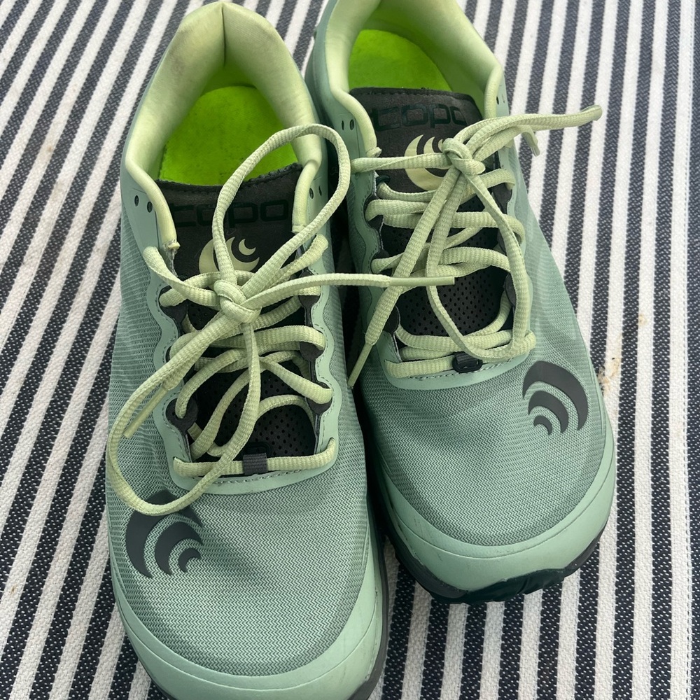 Topo Athletic Women's Size 9 Green Sneakers